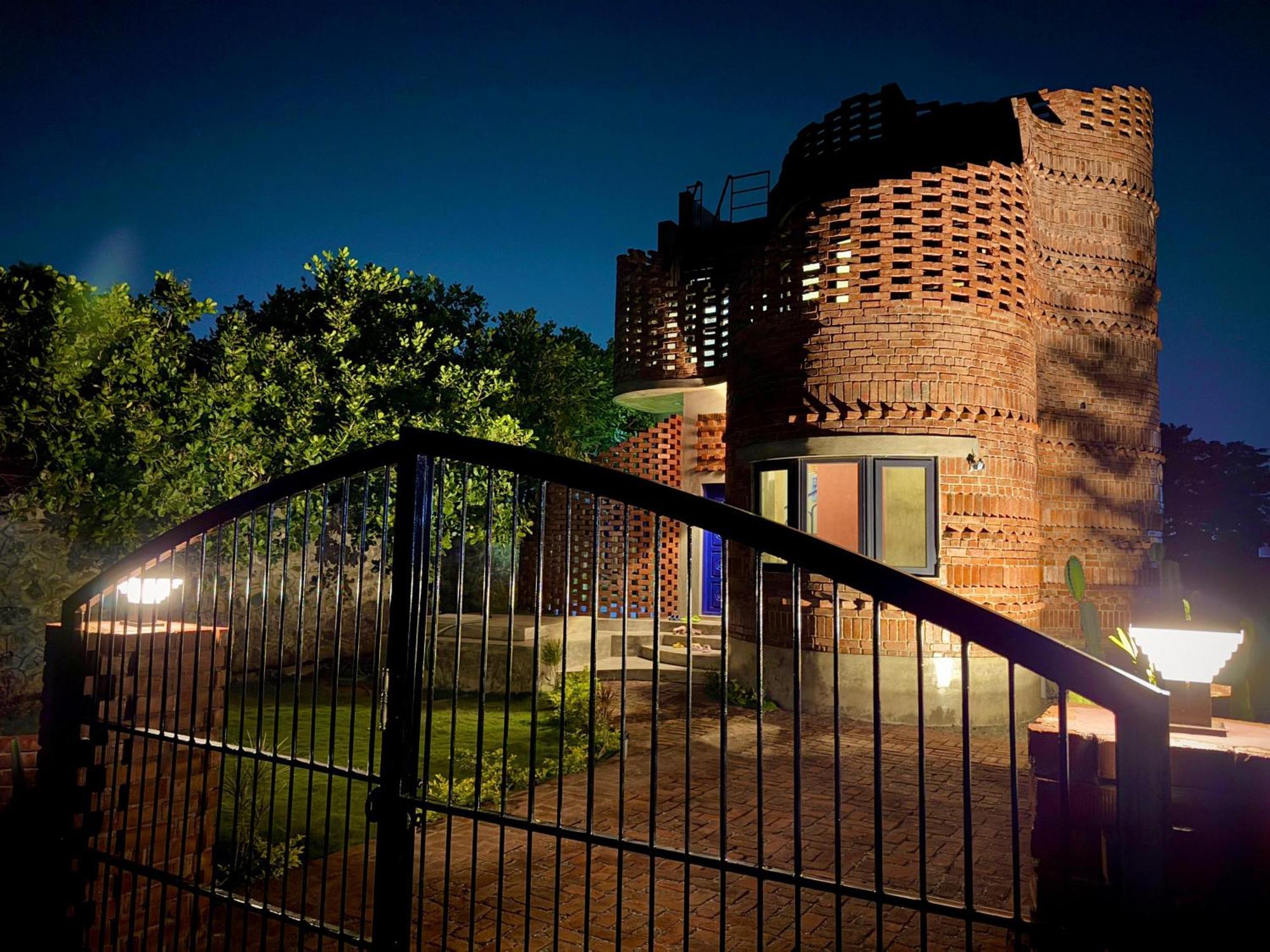 Pool Villa-House Of The Dancing Cactus بونديتْشيري المظهر الخارجي الصورة