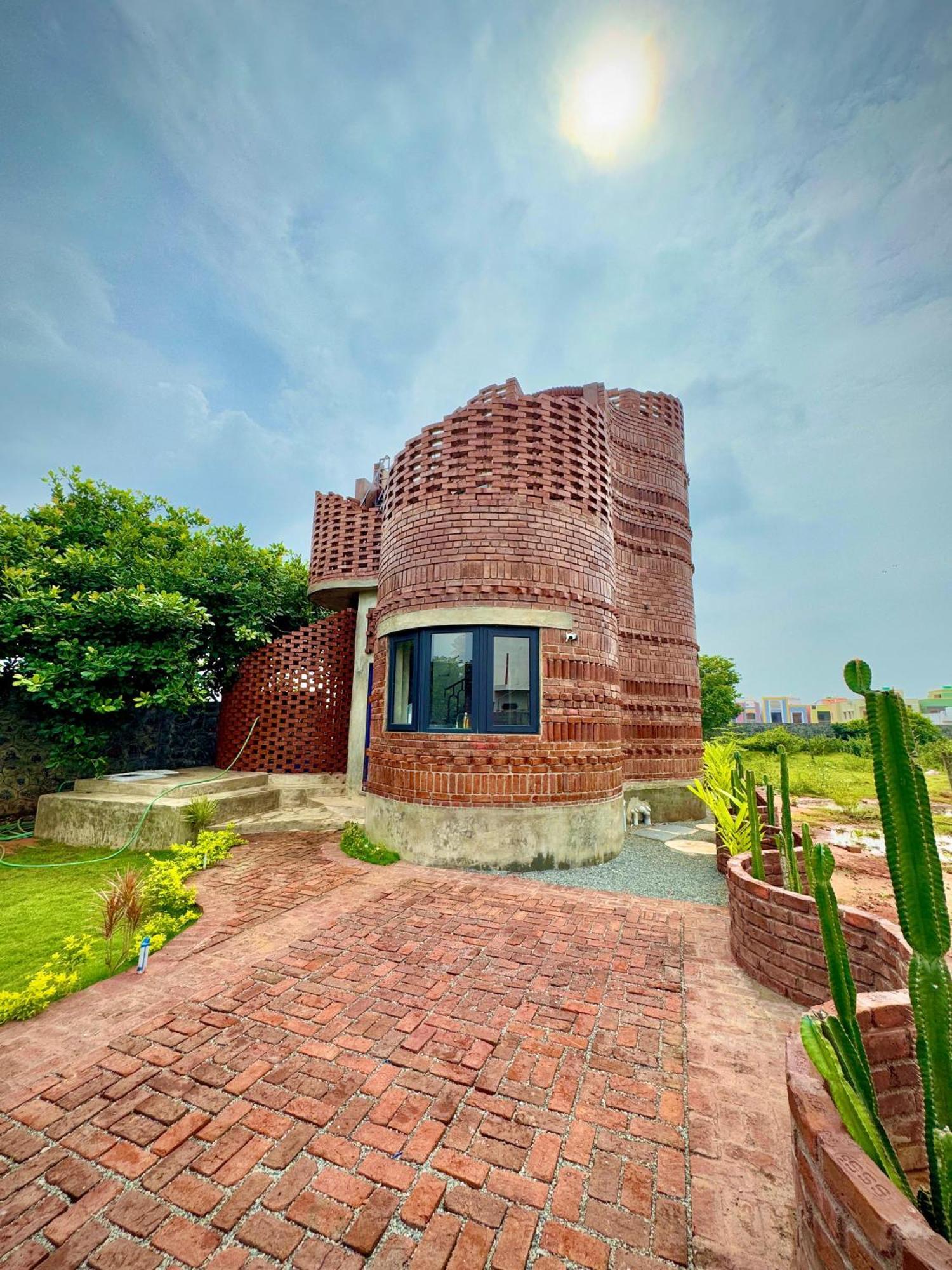 Pool Villa-House Of The Dancing Cactus بونديتْشيري المظهر الخارجي الصورة