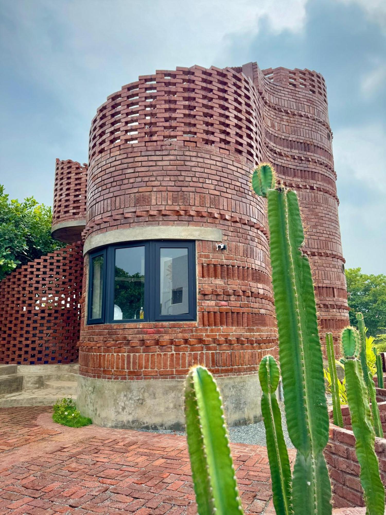 Pool Villa-House Of The Dancing Cactus بونديتْشيري المظهر الخارجي الصورة