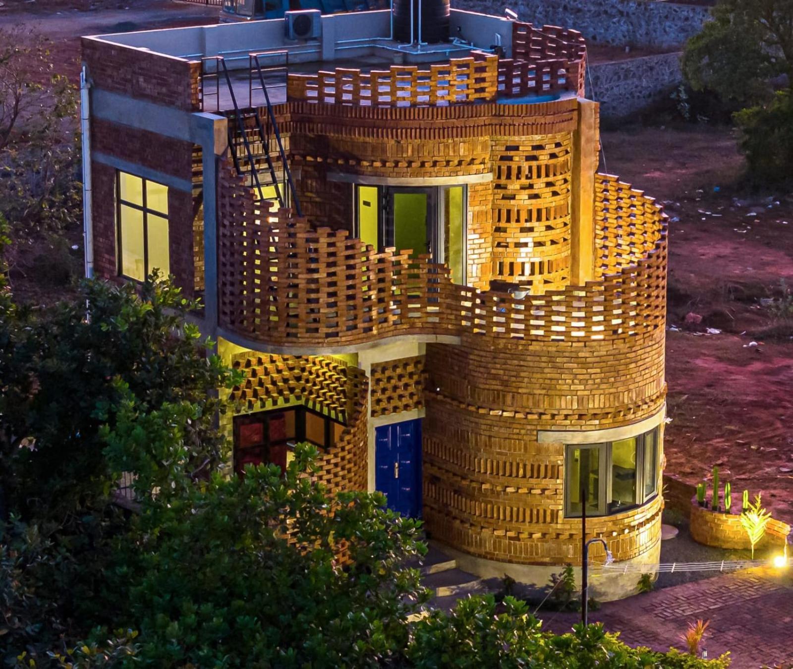 Pool Villa-House Of The Dancing Cactus بونديتْشيري المظهر الخارجي الصورة
